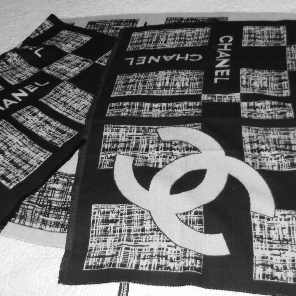 CHANEL SCARF - Picture 4 of 8